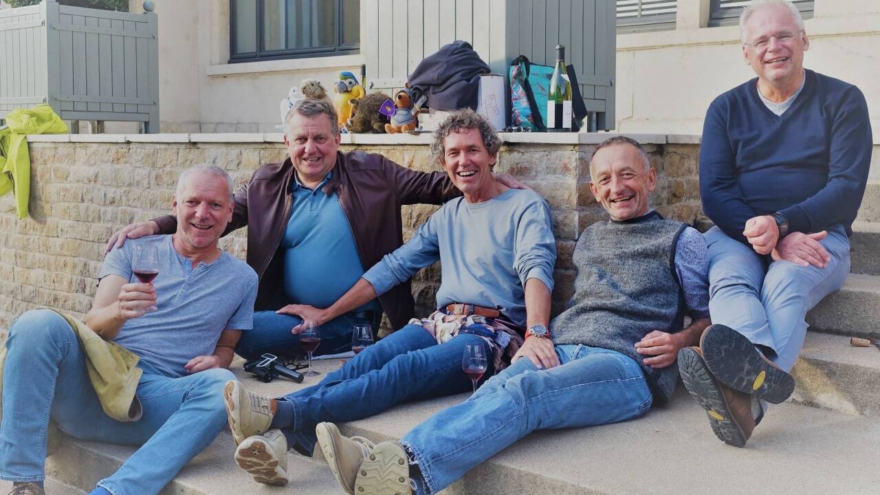 Fünf Männer, seit Kindertagen unzertrennlich - von links nach rechts: Heimo, Thomas, Christian, Uwe, Rainer.  