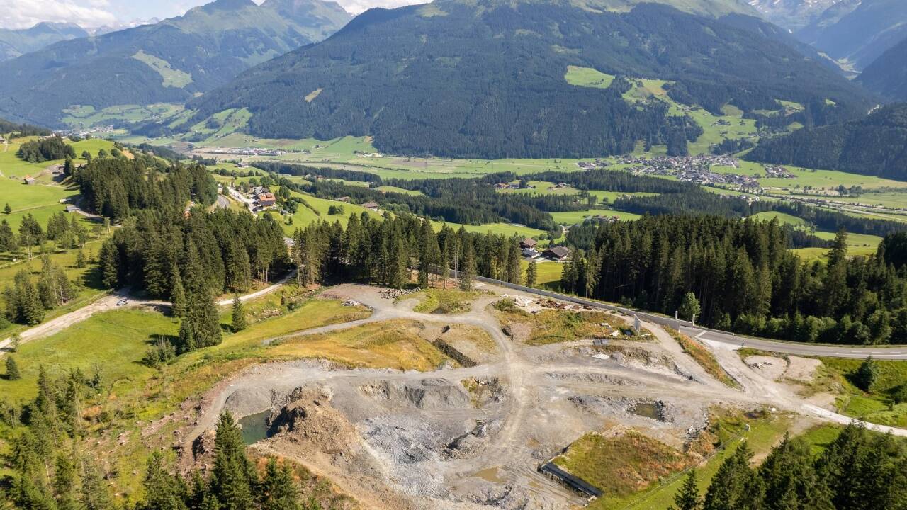 Das Wasenmoos am Pass Thurn bei Mittersill, unweit der Landesgrenze zu Tirol. Der Wald ist bereits gerodet für das Projekt. Im August fahren die Bagger auf, um ein Hotel mit 77 Zimmern, 45 Appartements und 13 Chalets bis 2023 zu errichten.  