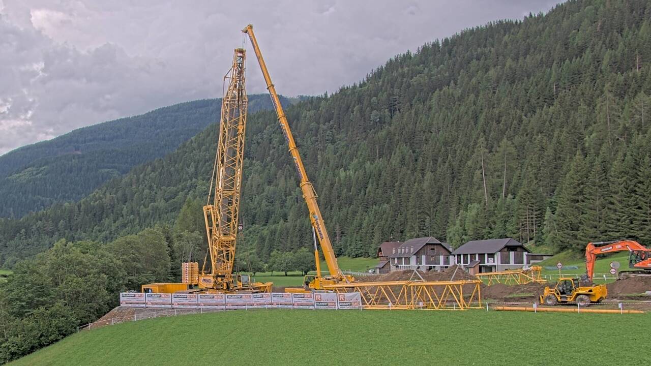 Die Vorbereitungen für die Bergung des 32 Tonnen schweren Triebwagens laufen auf Hochtouren: Am Freitag, dem 6. August, soll die Aktion über die Bühne gehen.  