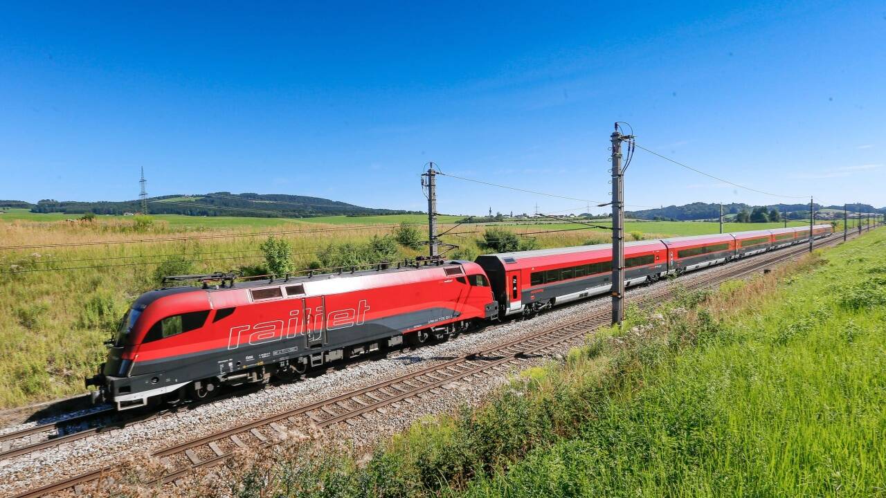 Der Projektleiter sieht die Hochleistungsstrecke zwischen Köstendorf und Salzburg mit der geplanten Fertigstellung im Jahr 2040 weiter auf Schiene (Symbolbild). Der Projektleiter sieht die Hochleistungsstrecke zwischen Köstendorf und Salzburg mit der geplanten Fertigstellung im Jahr 2040 weiter auf Schiene (Symbolbild).