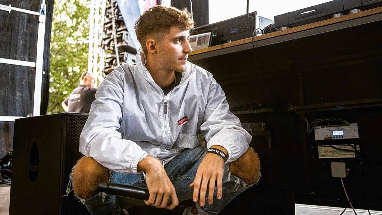 Toby Romeo kurz vor einem Live-Auftritt in Innsbruck Ende Juli. Ende August wird er auch beim Electric Love Festival auf der Bühne stehen.  