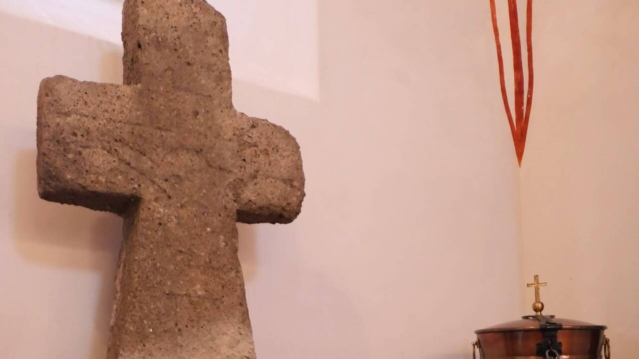 Aus der Zeit der Romanik stammt dieses Steinmal. 