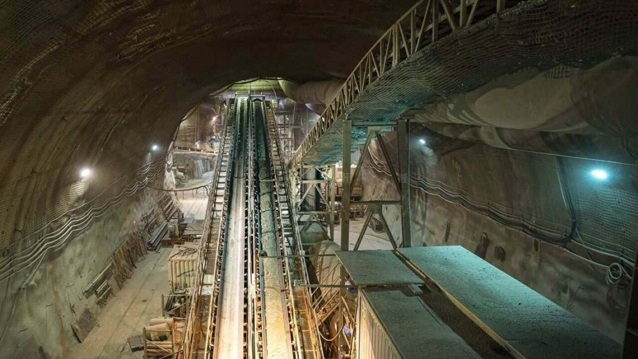 Wohin mit dem beim Tunnelbau anfallenden Ausbruchmaterial? Die ÖBB-Planer wollen sich nun auf den Abtransport mit der Bahn an einen anderen Deponiestandort fokussieren. Das Bild zeigt die Baustelle des Semmering-Basistunnels. 