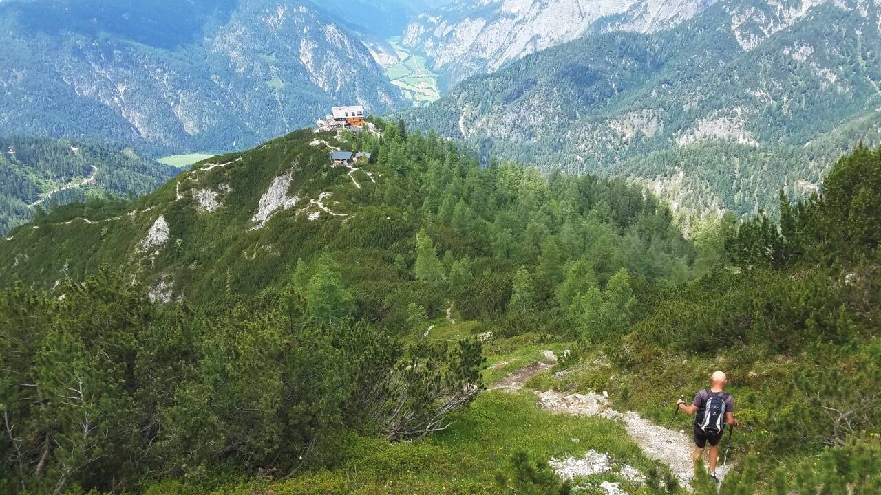Die Peter-Wiechenthaler-Hütte über dem Saalachtal: Endpunkt für Genusswanderer und Ausgangspunkt für Klettersteige. Die Peter-Wiechenthaler-Hütte über dem Saalachtal: Endpunkt für Genusswanderer und Ausgangspunkt für Klettersteige.