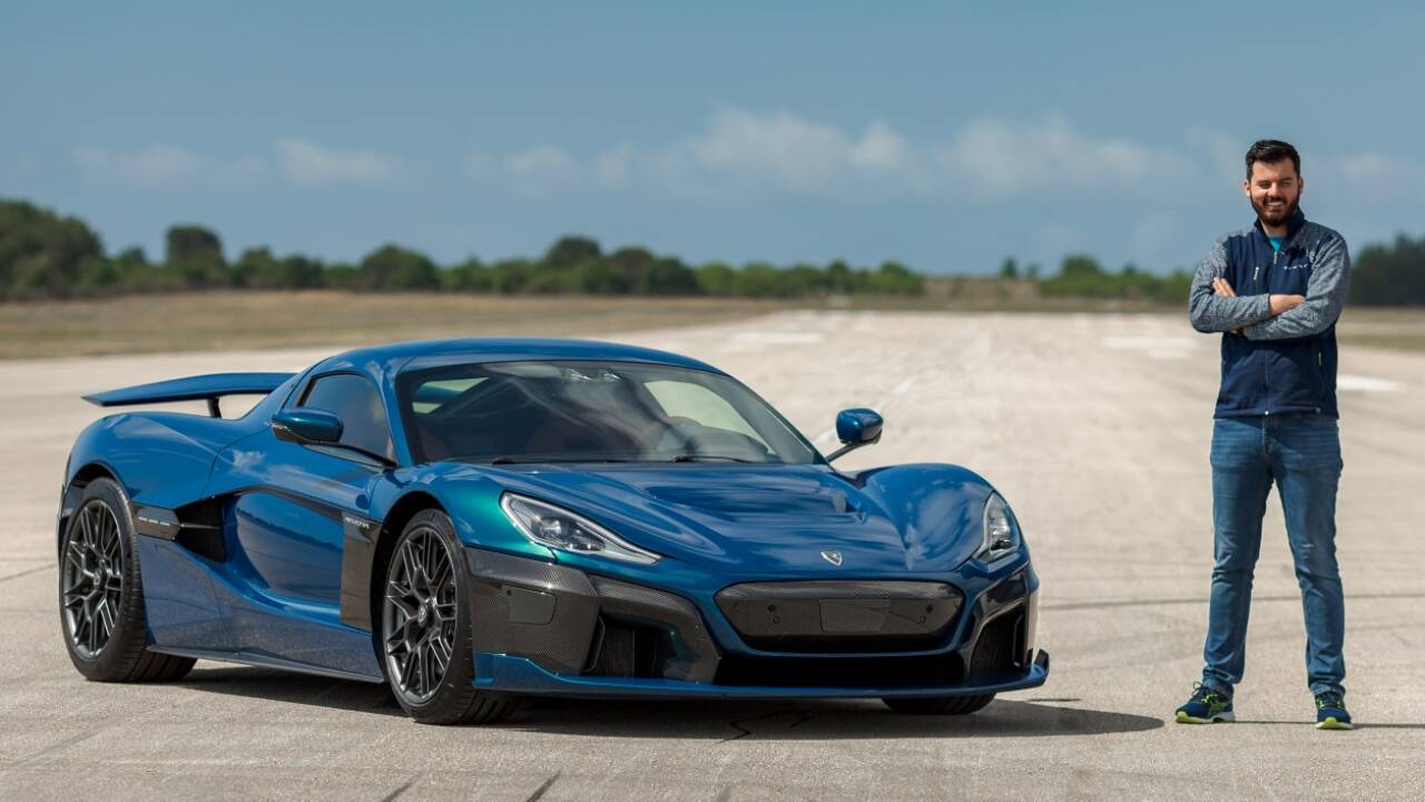 Mate Rimac als Autonarr im Rimac C One sowie als selbstbewusster Selfmade-Unternehmer.  