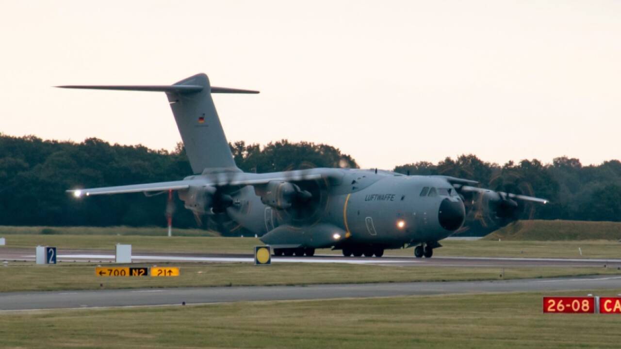 Die deutsche Bundeswehr flog am Montag erste deutsche Bürger aus 