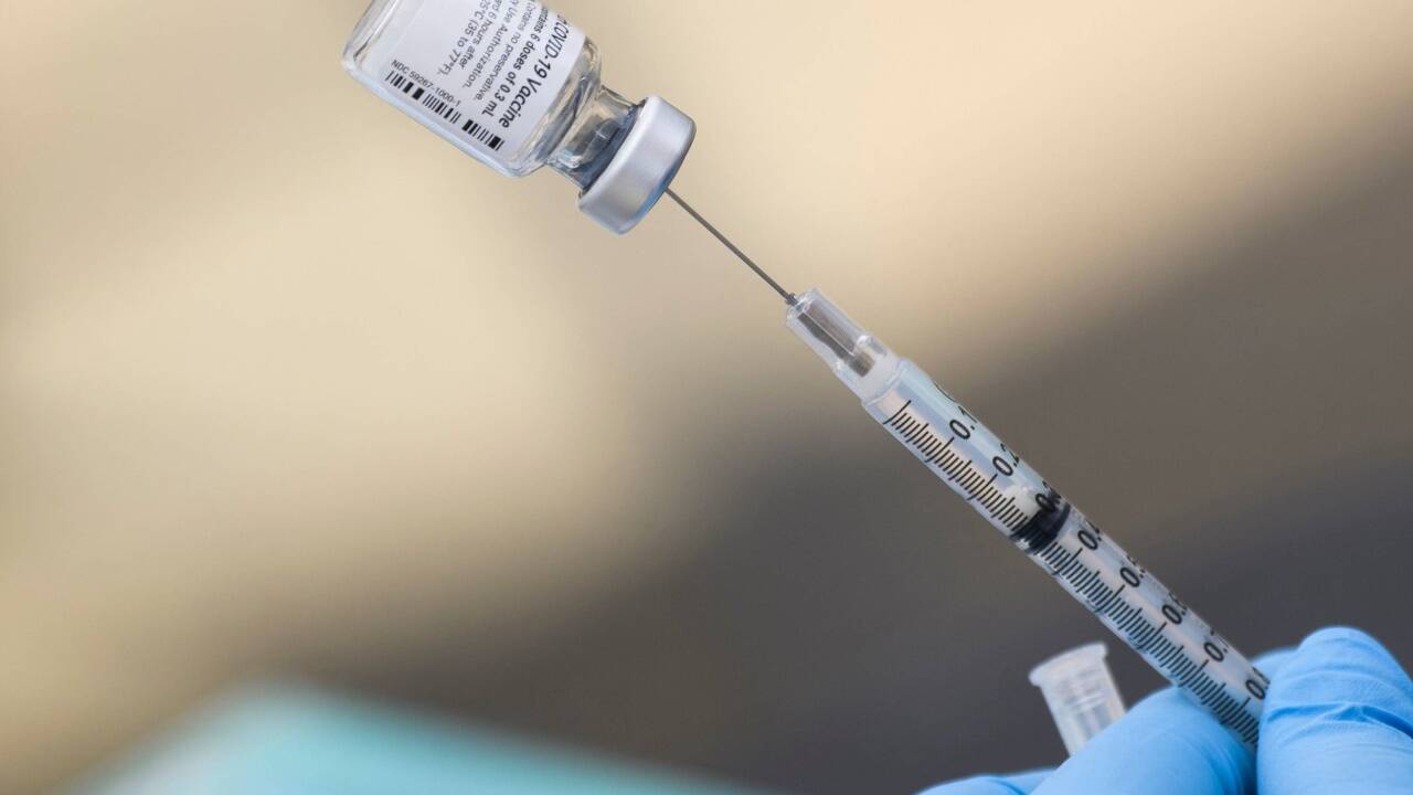 Biontech/Pfizer reichten Daten für die Zulassung einer Auffrischungsimpfung bei der US-Arzneimittelbehörde FDA ein.  Biontech/Pfizer reichten Daten für die Zulassung einer Auffrischungsimpfung bei der US-Arzneimittelbehörde FDA ein.