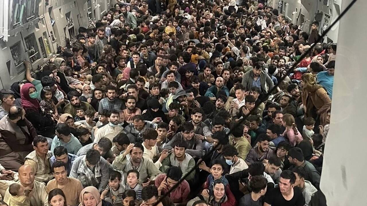 640 statt 134 Passagiere – die überbesetzte Air Force C-17 Globemaster III auf dem Weg von Kabul nach Katar. 