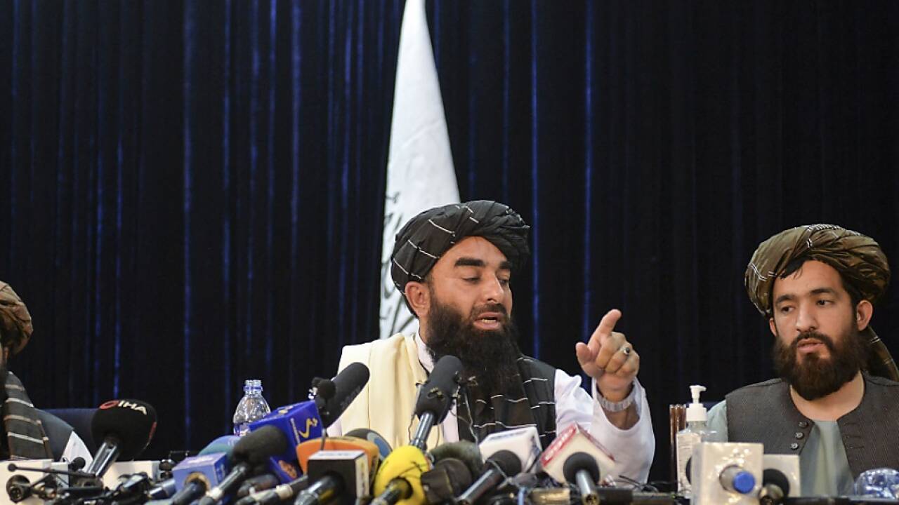 Taliban gaben sich in erster Pressekonferenz versöhnlich 