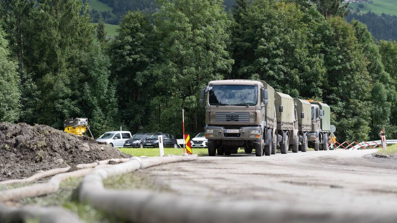 Soldaten des Pionierbataillons 2 in Salzburg sind zum Assistenzeinsatz in den Oberpinzgau verlegt worden. Soldaten des Pionierbataillons 2 in Salzburg sind zum Assistenzeinsatz in den Oberpinzgau verlegt worden.