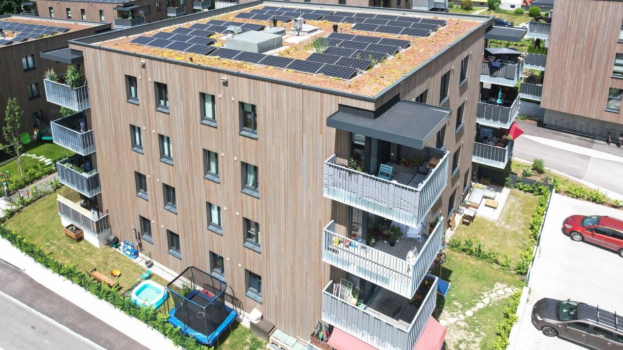Energie aus Sonnenkraft kommt bei immer mehr Wohnbauten zum Einsatz. 