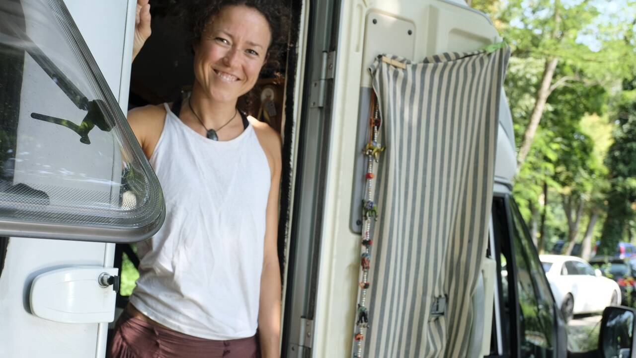 „Durch das Leben im Campingbus bin ich glücklicher geworden“, sagt Juliette. „Durch das Leben im Campingbus bin ich glücklicher geworden“, sagt Juliette.
