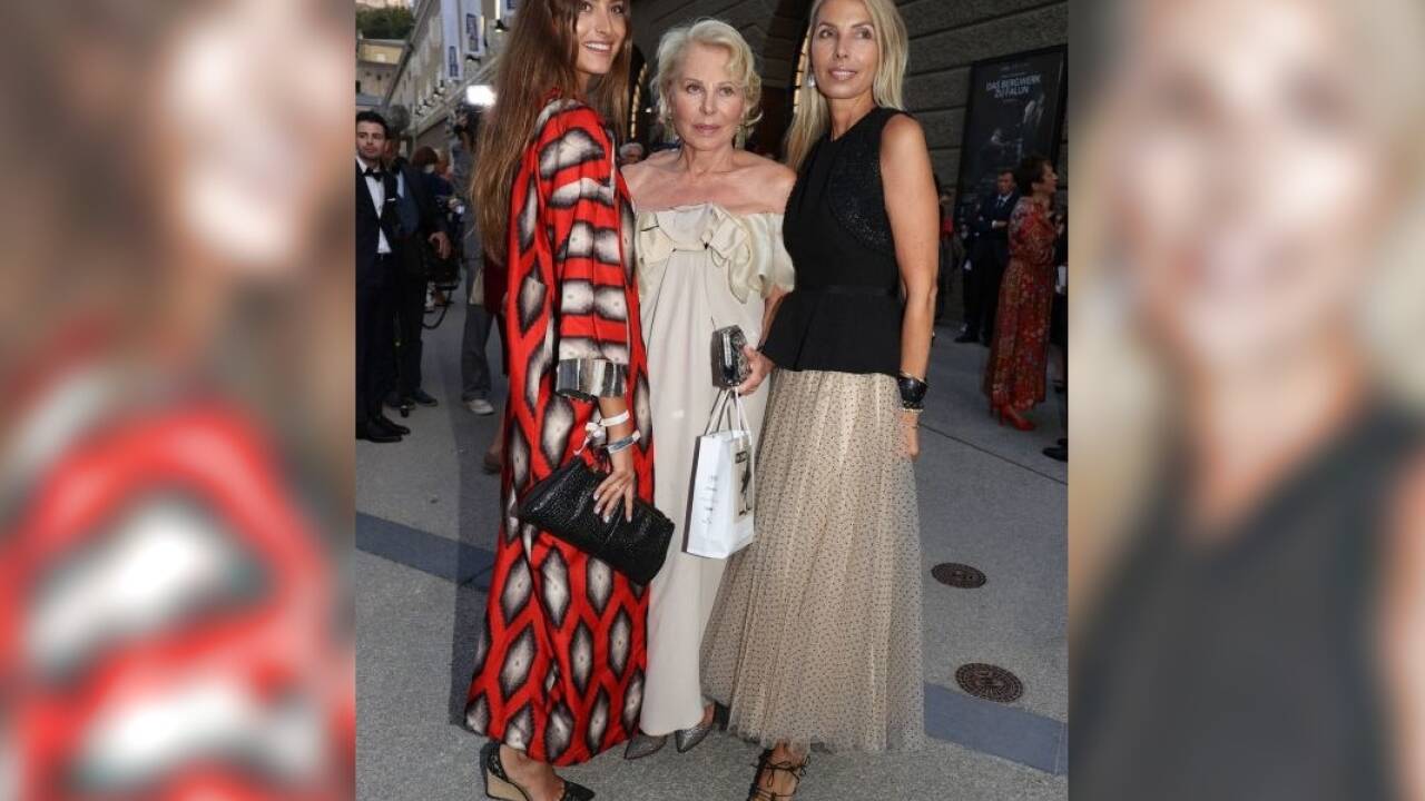 Eva O’Neill, Schwiegermutter von Prinzessin Madeleine von Schweden, mit ihren Töchtern Tatjana und Natascha.  