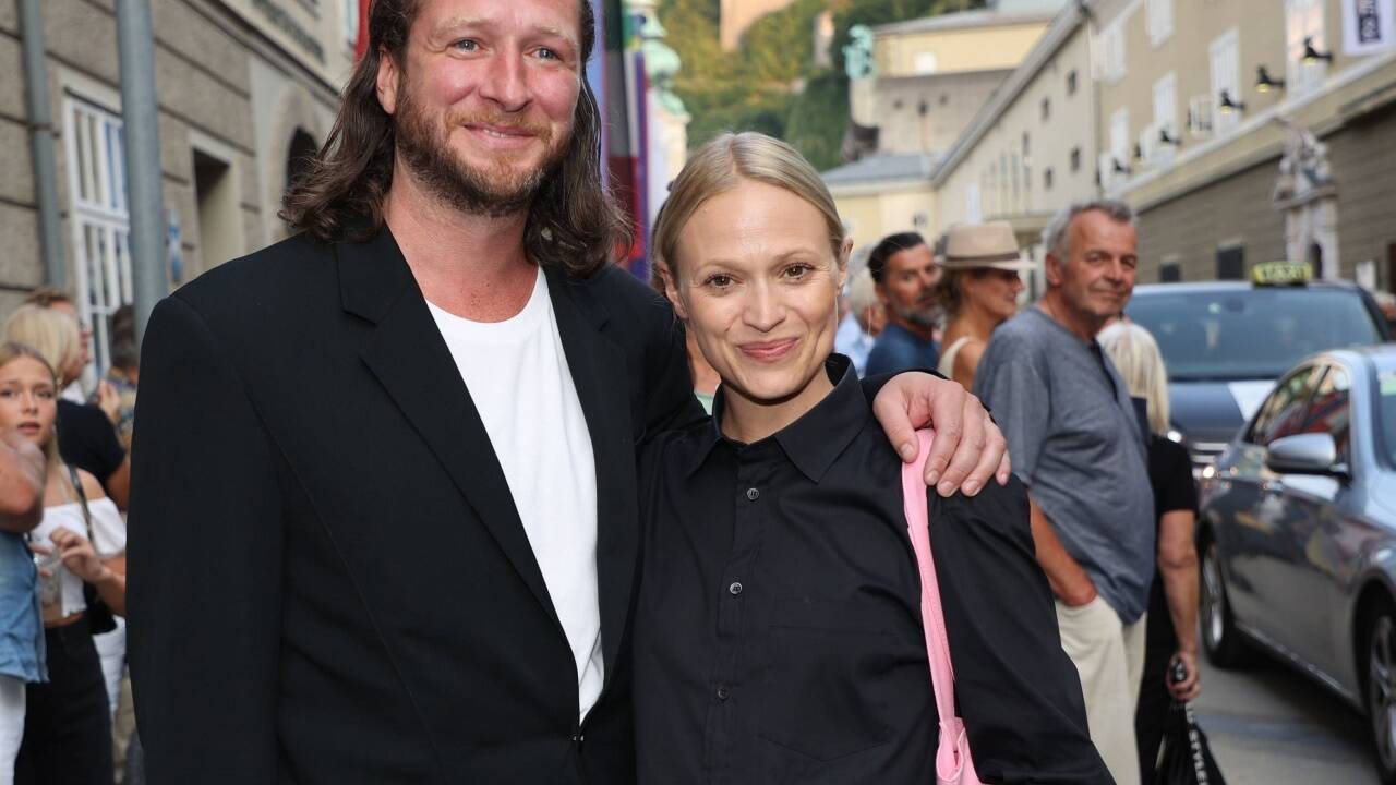 Schauspielerin Mavie Hörbiger und Paul Feigelfeld.  