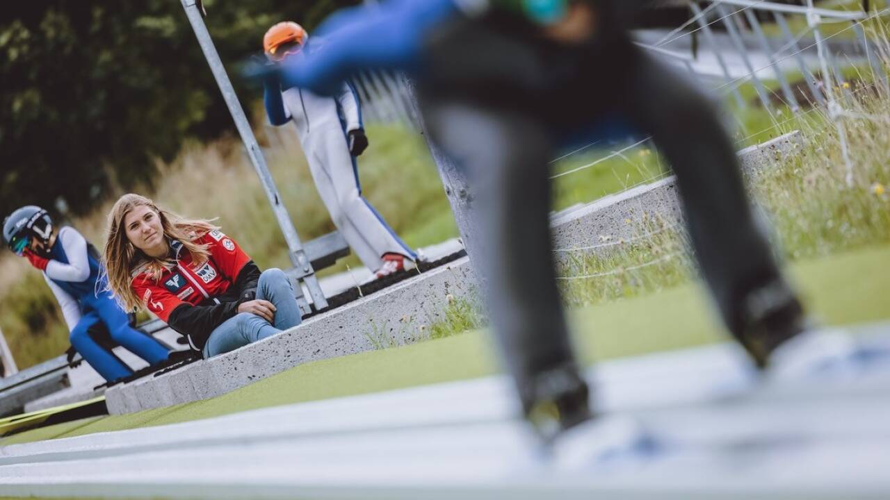 Nachwuchsathleten des SK Saalfelden springen die neue Schanze ein.  Nachwuchsathleten des SK Saalfelden springen die neue Schanze ein.