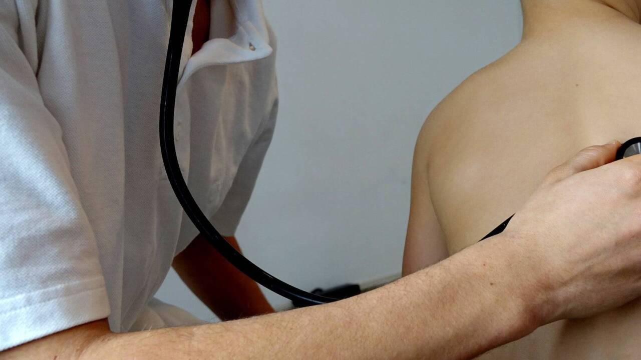 Eine Misere: 17 städtische Pflichtschulen stehen kurz vor Schulbeginn ohne Schularzt da. Der Vorwurf der Ärzte: Das Land strengt sich nicht genug an.<Seitenhinweis14></Seitenhinweis14> 