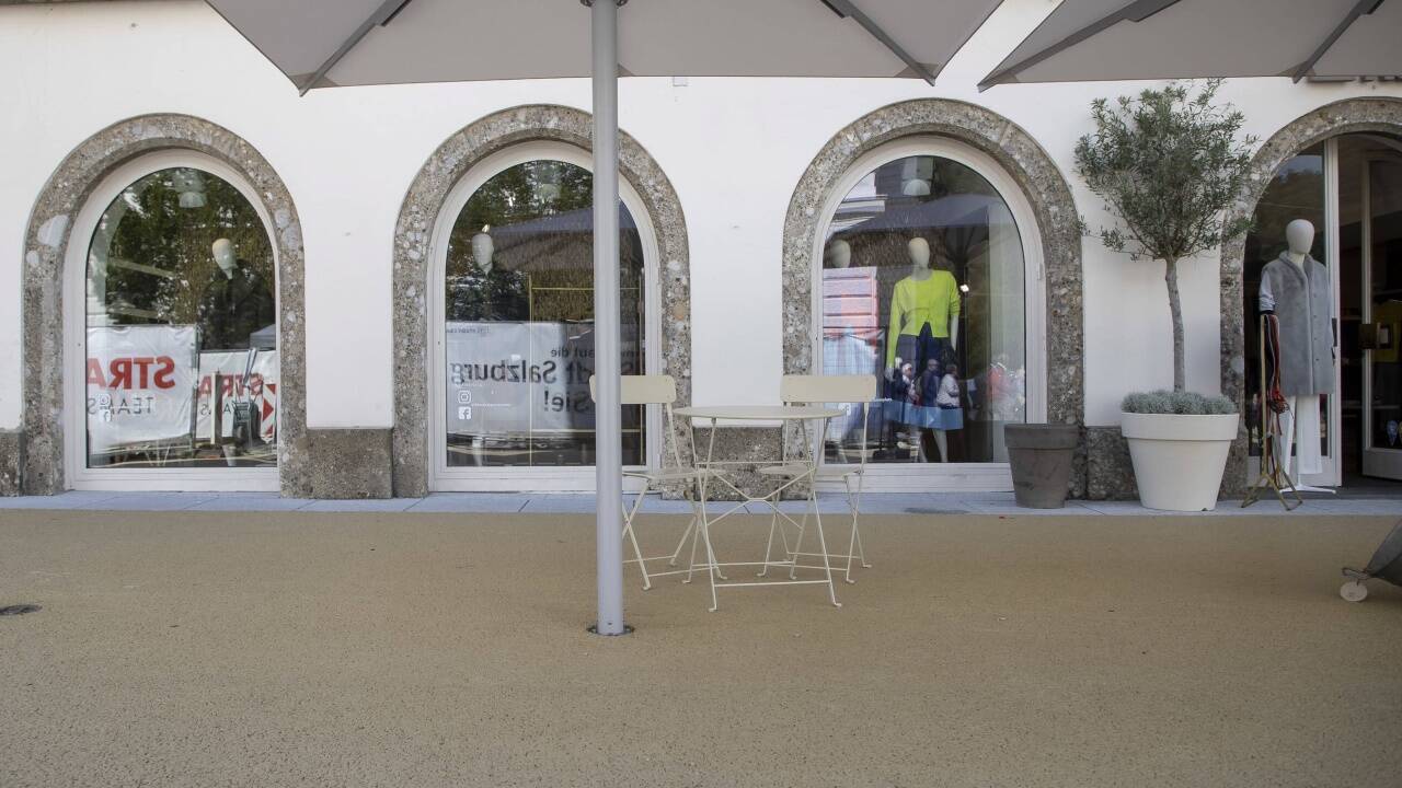 Die Schanigärten reichen nun bis an die Fassade.  