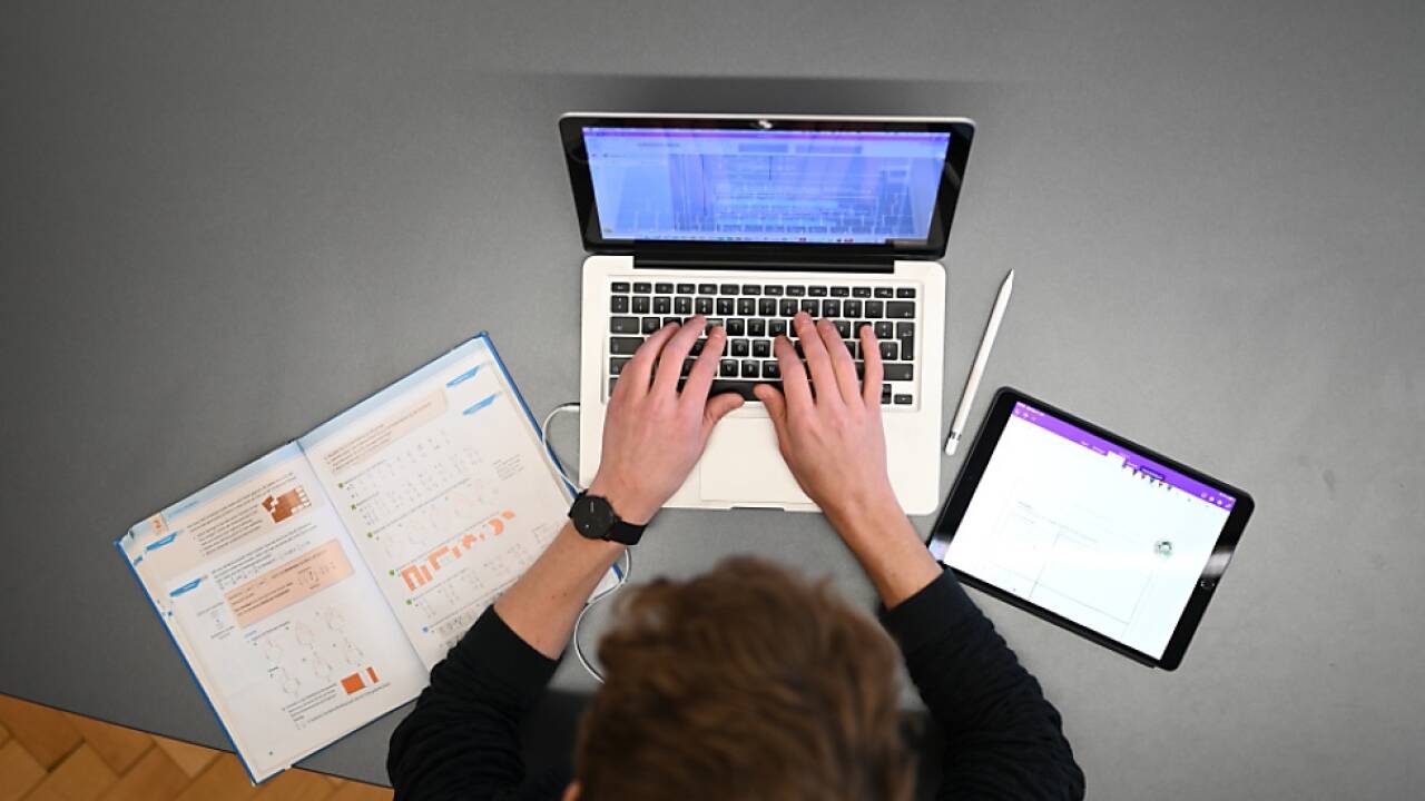 Es soll stärker über die Folgen der Schulabmeldung informiert werden  Es soll stärker über die Folgen der Schulabmeldung informiert werden