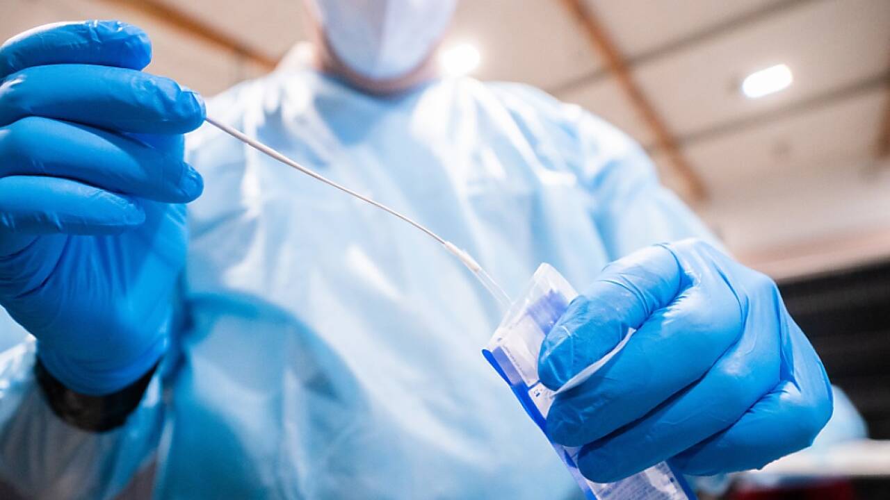 Alle geimpft und daher großteils nur mit leichten Symptomen  Alle geimpft und daher großteils nur mit leichten Symptomen