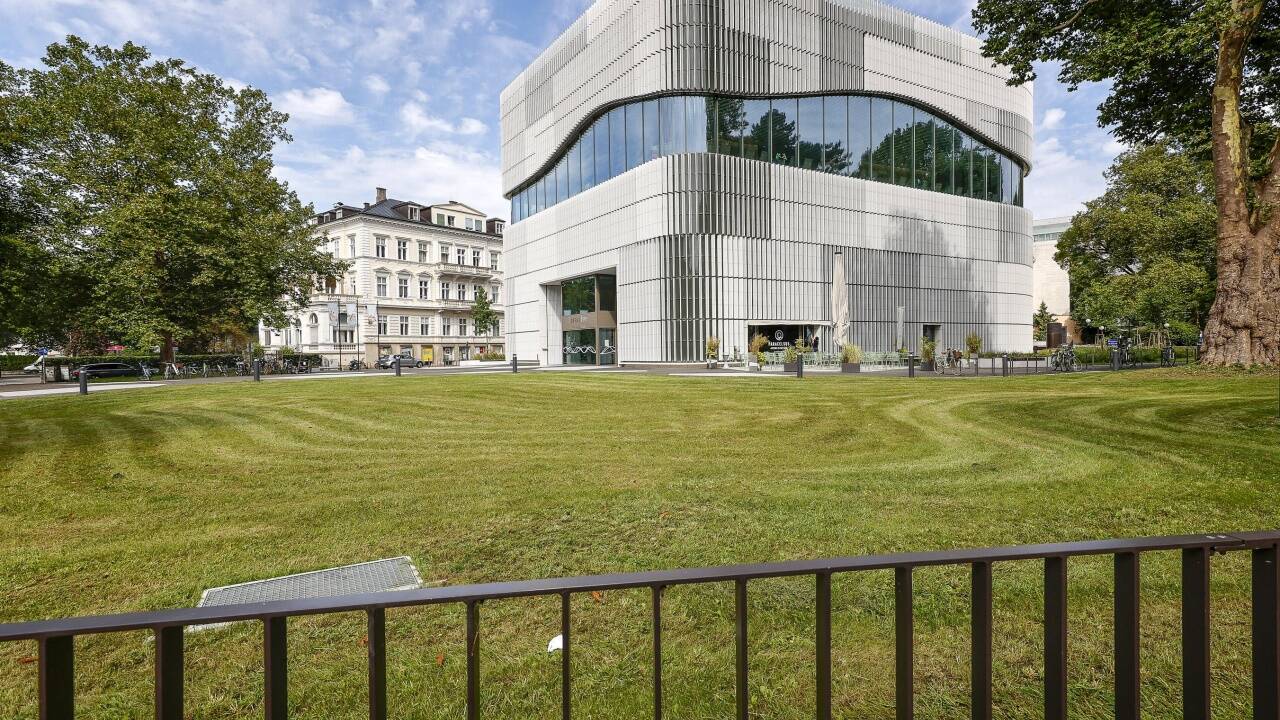 Dieser freie Blick auf das neue Paracelsusbad wird ab dem nächsten Jahr verbaut. Dieser freie Blick auf das neue Paracelsusbad wird ab dem nächsten Jahr verbaut.