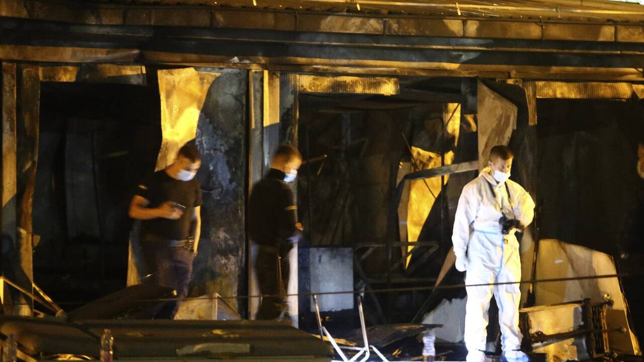 Tödliches Inferno - das abgebrannte Behelfskrankenhaus in Tetovo. Tödliches Inferno - das abgebrannte Behelfskrankenhaus in Tetovo.