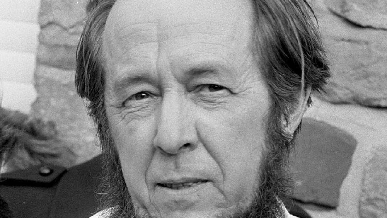 1991: Der im amerikanischen Exil lebende sowjetische Schriftsteller und Literaturnobelpreisträger Alexander Solschenizyn wird in seinem Heimatland endgültig rehabilitiert, die Anklage wegen „Vaterlandsverrates“ wird aufgehoben, 1994 kehrt er nach Russland zurück. 