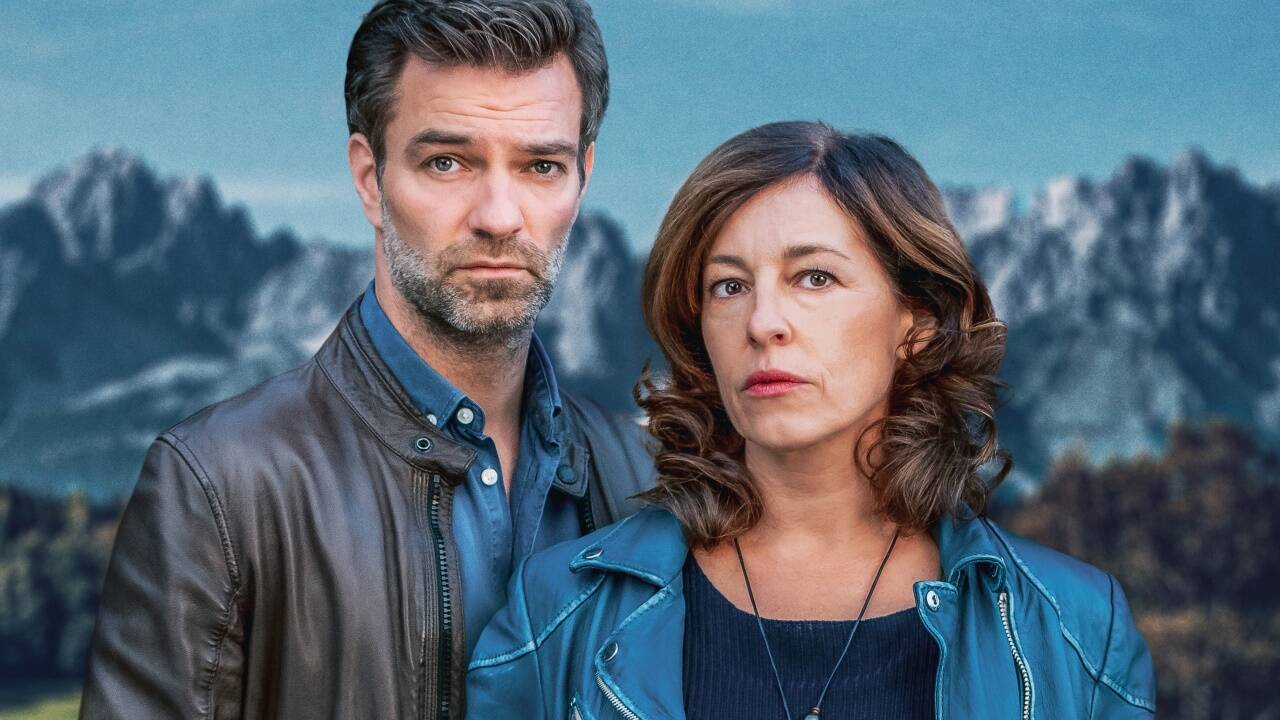 Kommissar Lukas Roither (Jakob Seeböck) und seine Kollegin Nina Pokorny (Julia Cencig). 