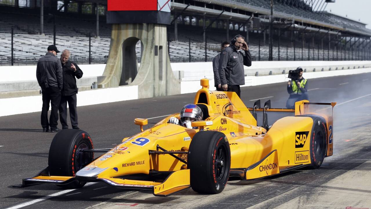 In einer anderen Welt: Fernando Alonso in Indianapolis. In einer anderen Welt: Fernando Alonso in Indianapolis.