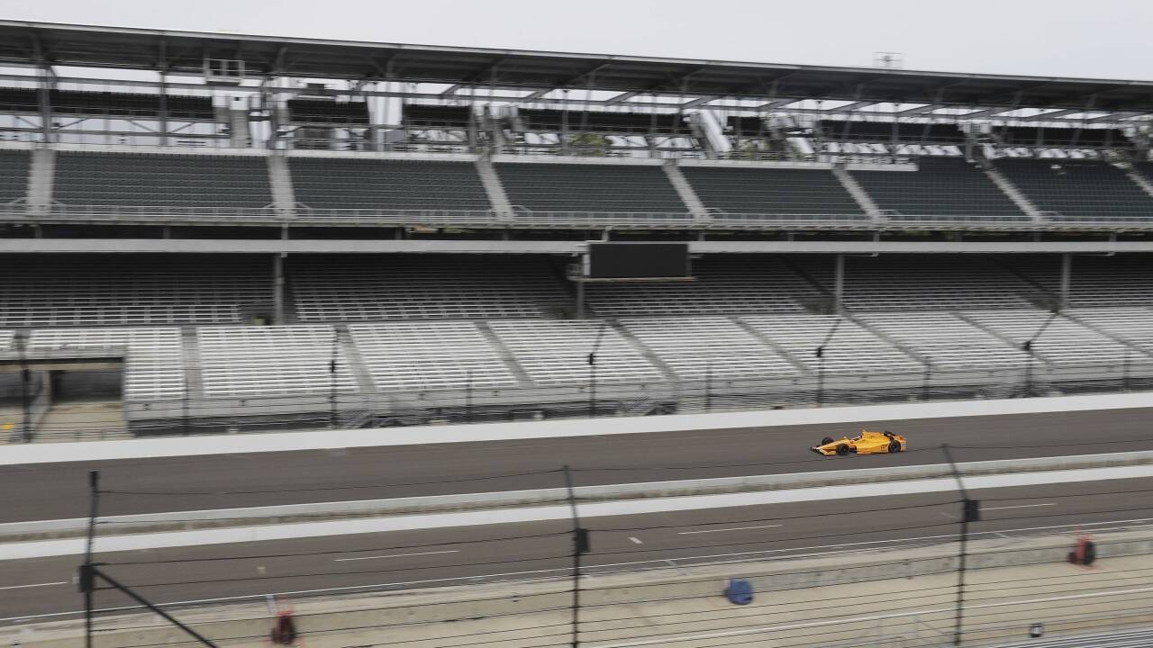 In einer anderen Welt: Fernando Alonso in Indianapolis. In einer anderen Welt: Fernando Alonso in Indianapolis.