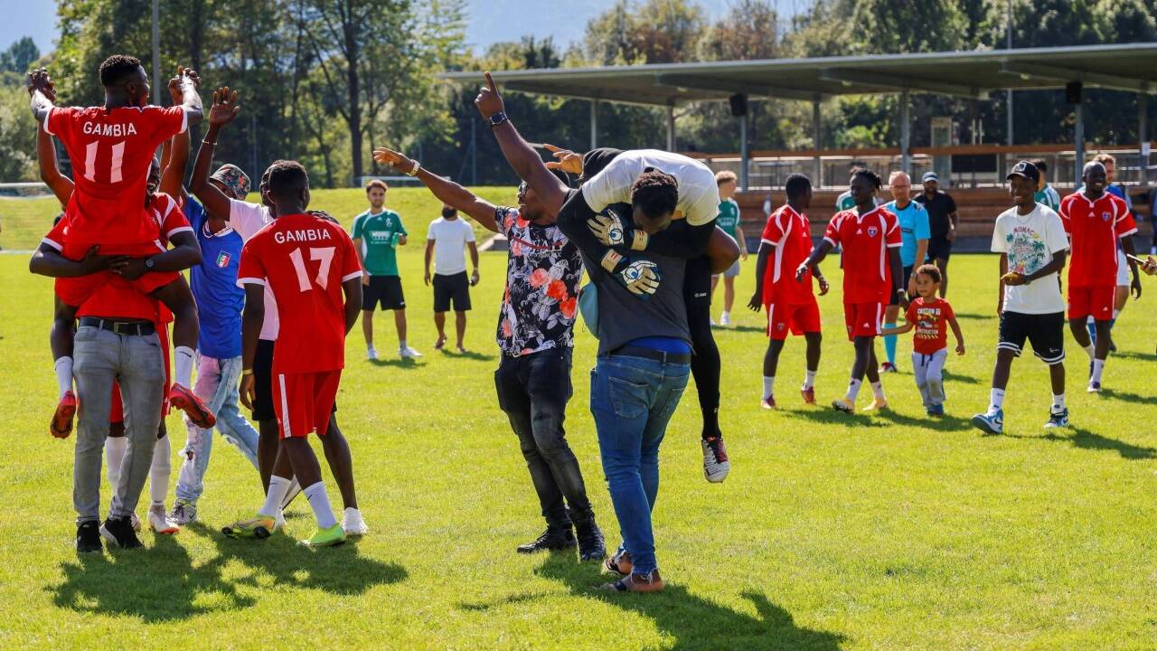 Gambia jubelte am Sonntagnachmittag auf dem PSV-Platz in Salzburg über den Sieg im Penaltyschießen gegen Syrien.  