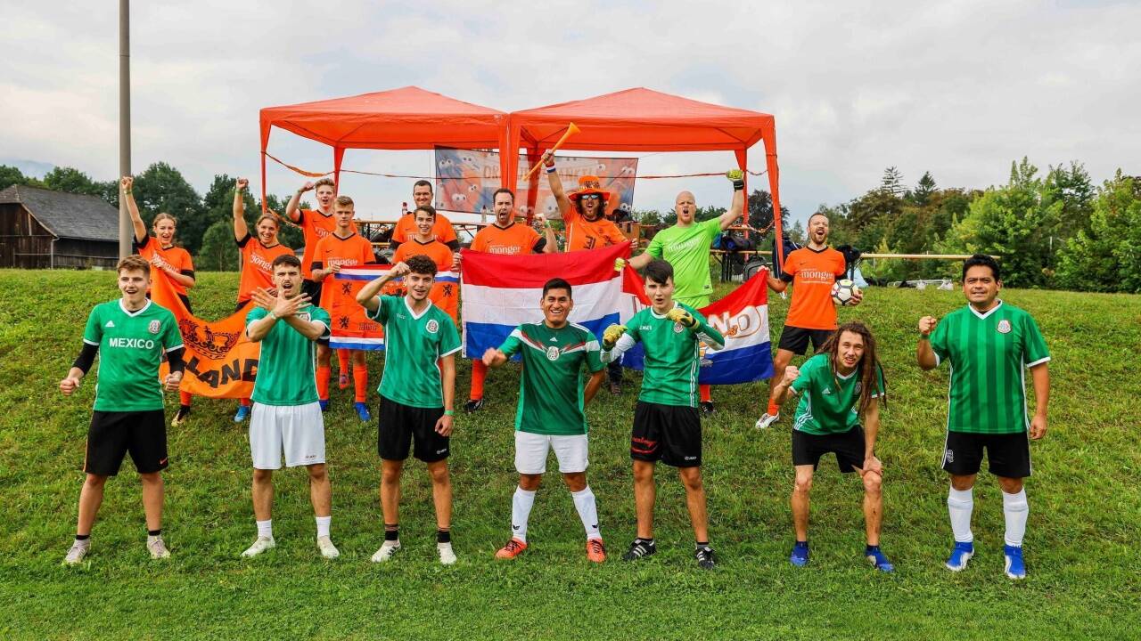 Mexiko spielte gegen Holland. 