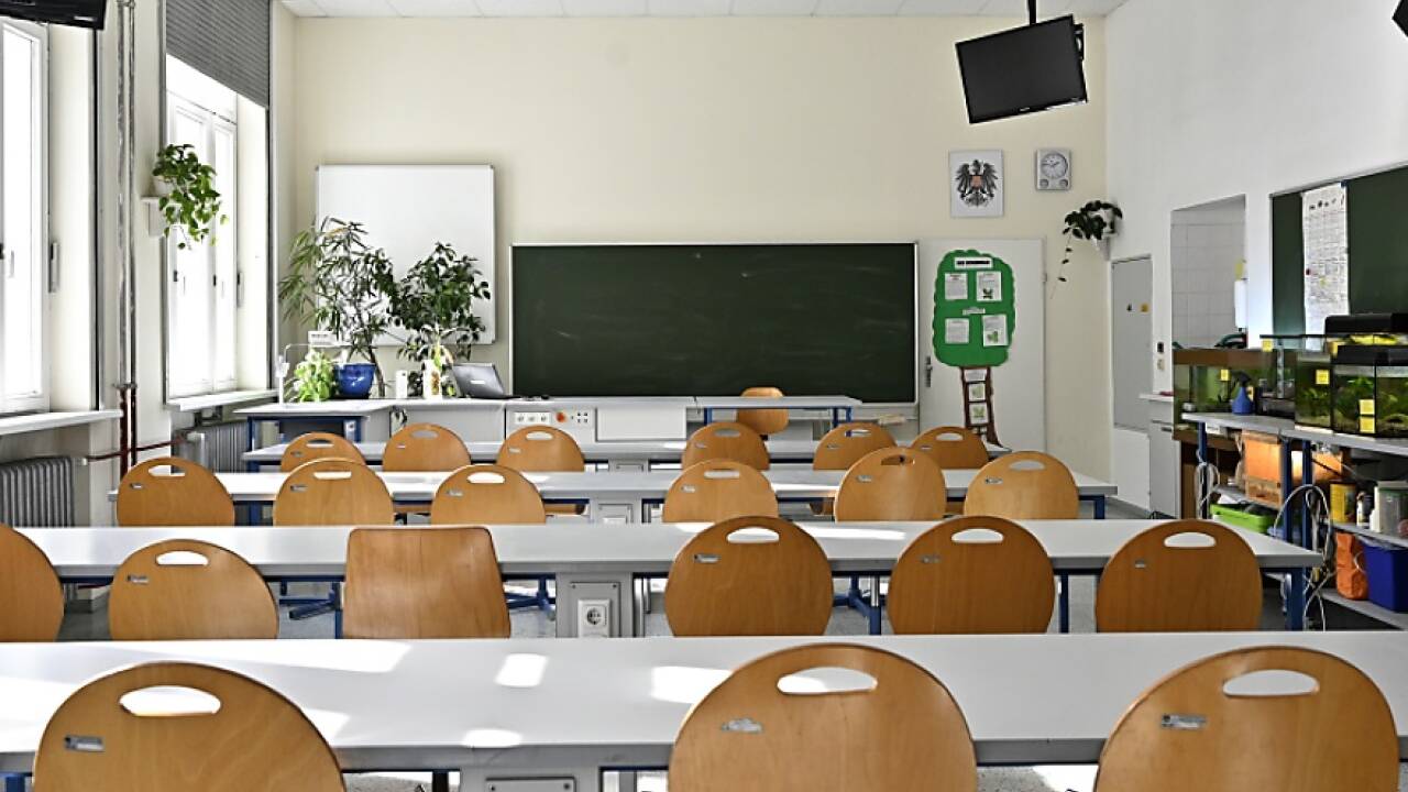 Mehr als 100 Schulklassen wurden im Osten bereits nach Hause geschickt. Mehr als 100 Schulklassen wurden im Osten bereits nach Hause geschickt.