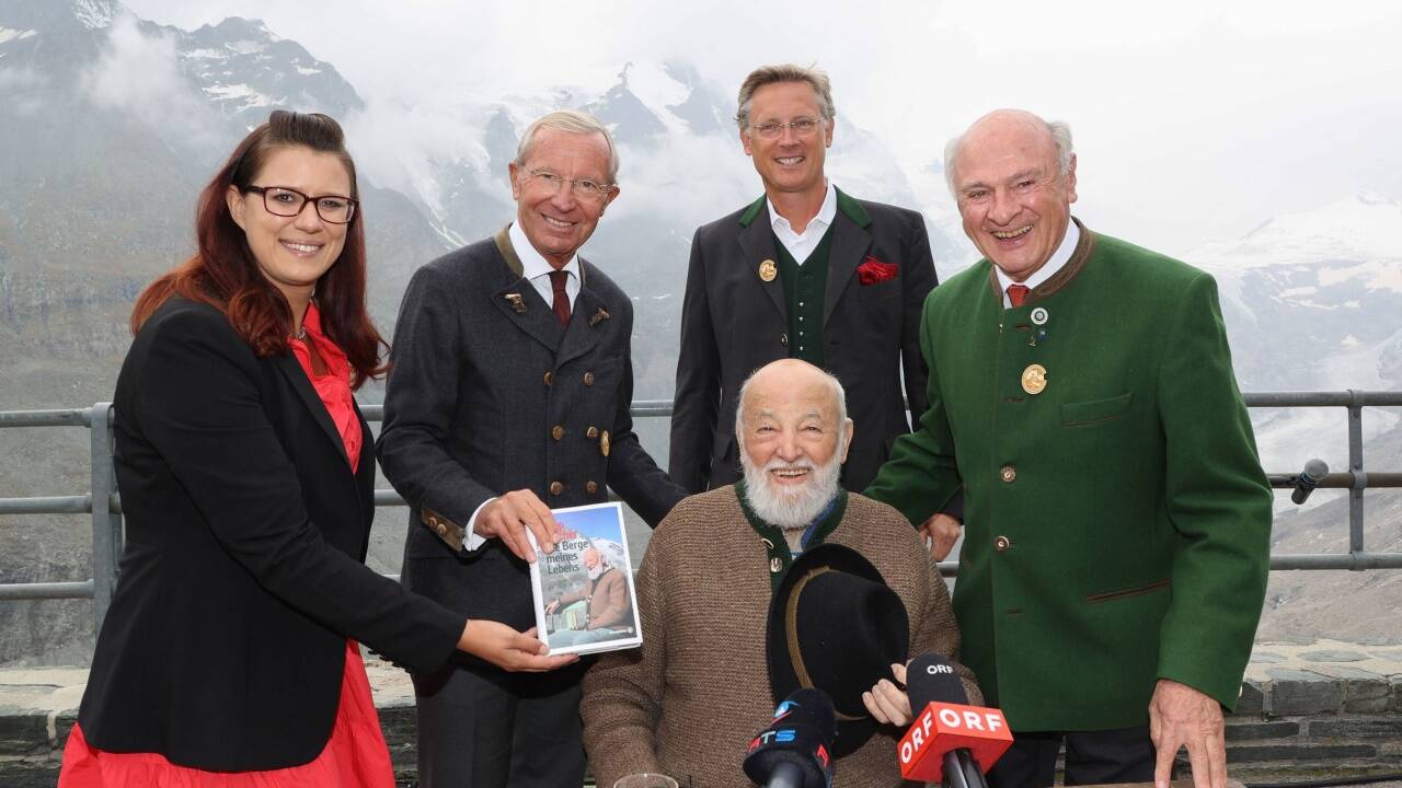 Sepp Forcher bei der Präsentation seines neuen Buches. 