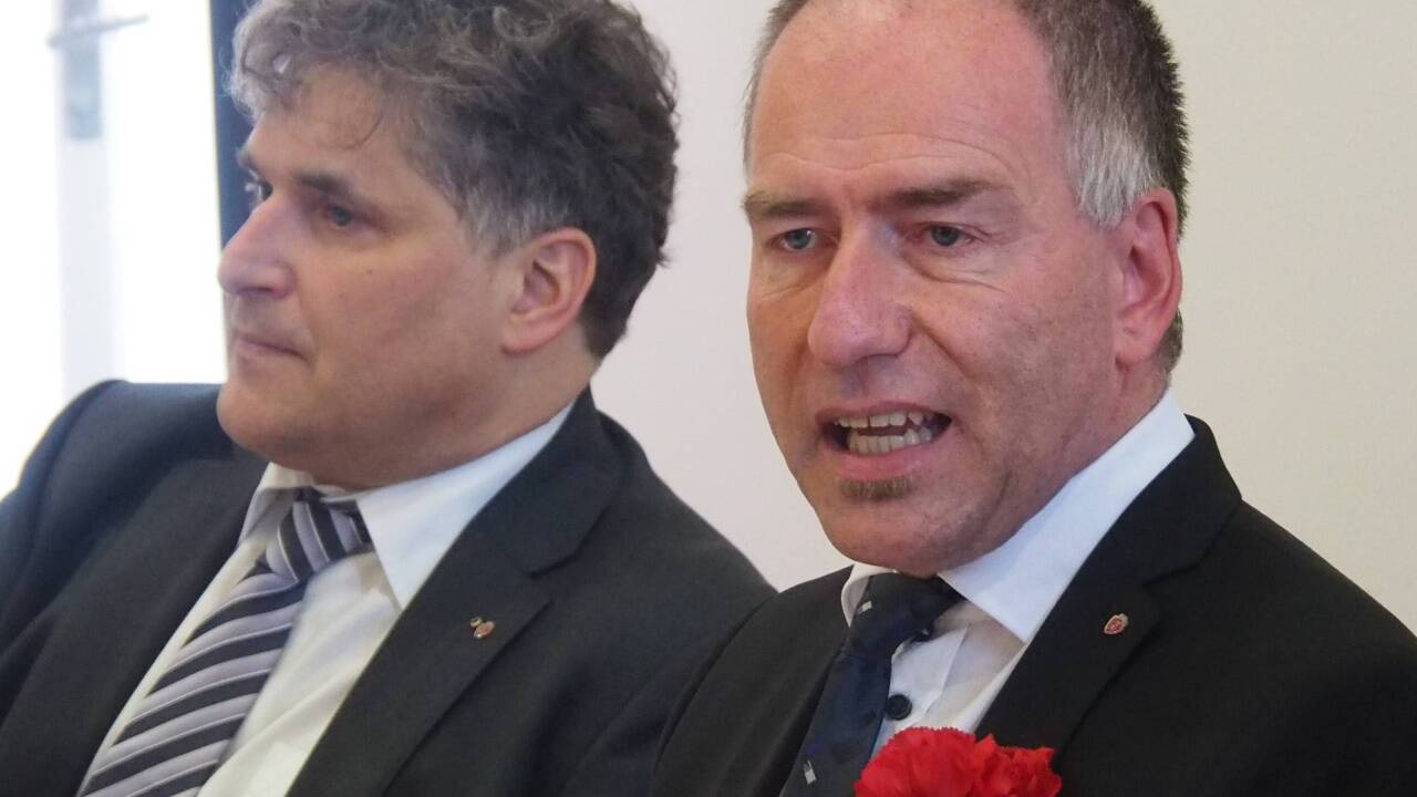 Der Machtkampf im Halleiner Rathaus zwischen Erich Angerer (l.) und Bürgermeister Alexander Stangassinger ist um ein Kapitel reicher. 