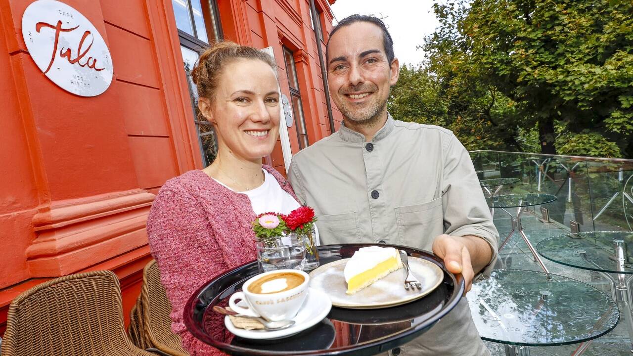 Sandro Eberhardt und Julia Reinhartshuber haben sich den Traum vom eigenen Bistro erfüllt. An der veganen Zitronentarte hat Julia lang getüftelt.  