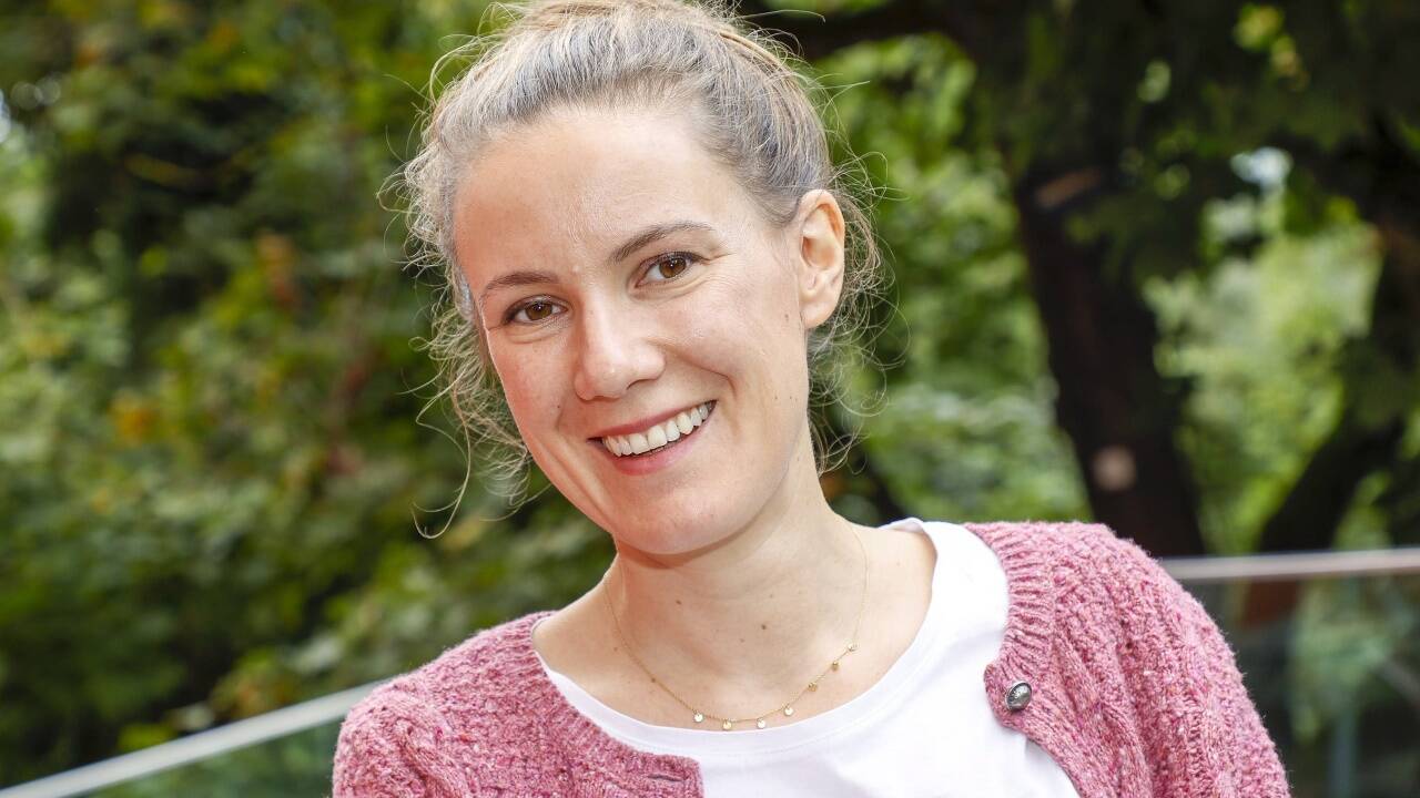 Julia Reinhartshuber bäckt die Kuchen, Torten und Kekse.  