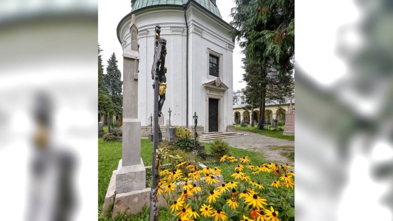 Blick auf das Mausoleum.  