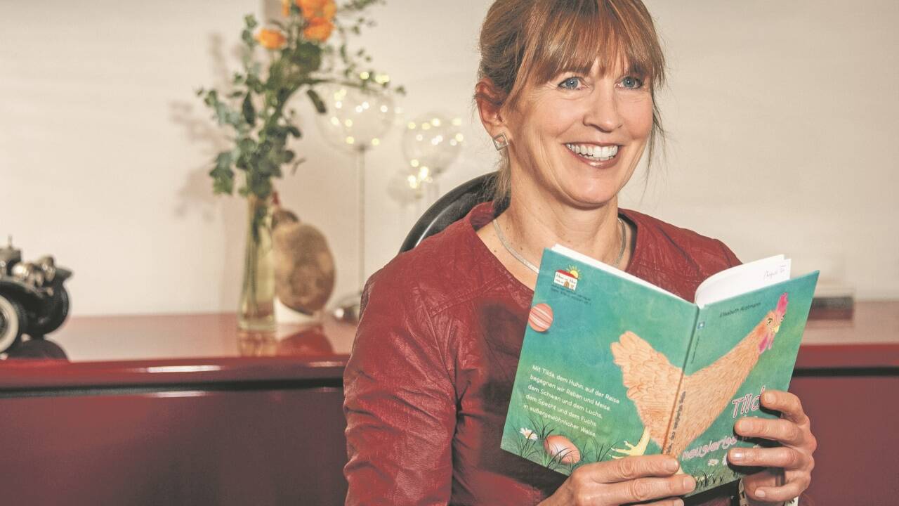 Elisabeth Arztmann mit ihrem Kinderbuch  Elisabeth Arztmann mit ihrem Kinderbuch