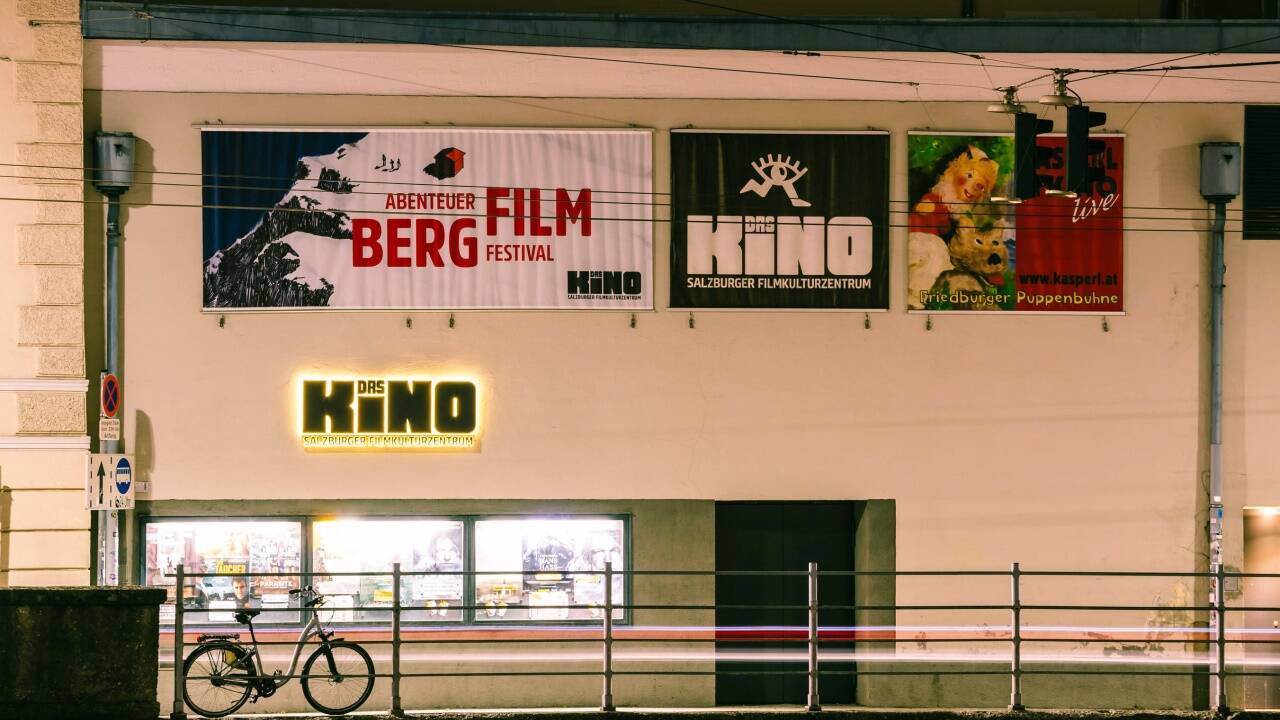  Mitten in der Stadt wird ein Kulturprogramm geboten, das weit über das Abspielen von Filmen hinausgeht: Das Kino. 