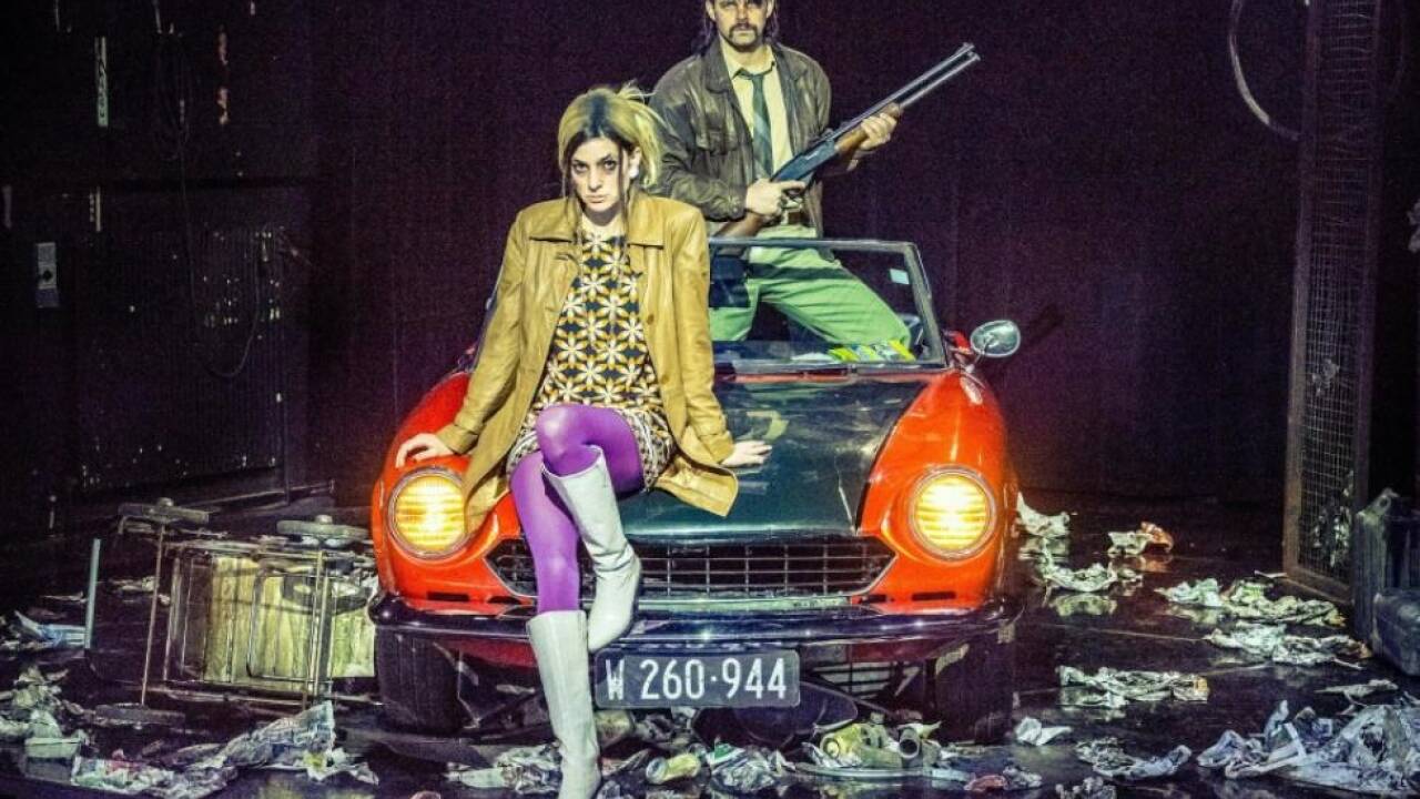 Sophie Aujesky und Josef Ellers in Turrinis 'Rozznjogd' 