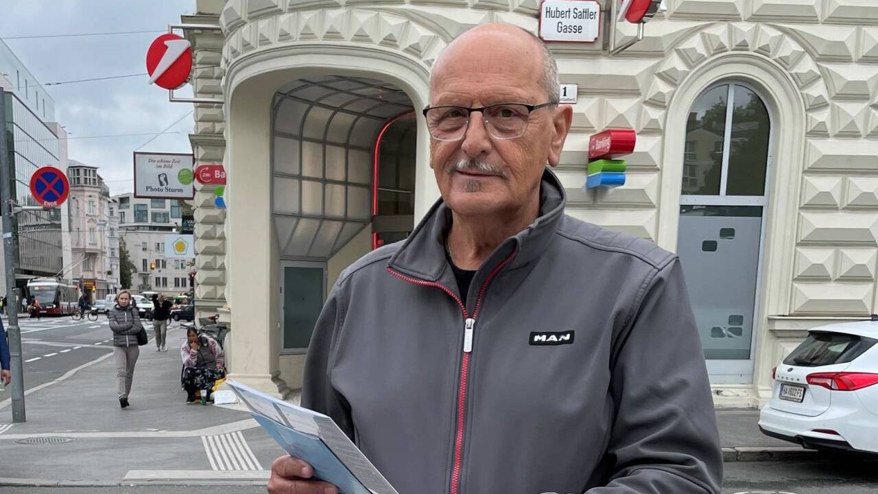 Pensionist Günther Praunias wurde in einem Schreiben nahegelegt, die Bank zu wechseln. 