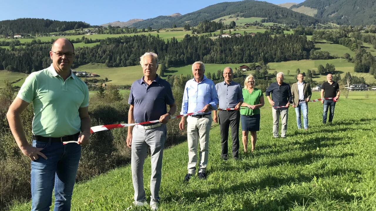Vertreter der Bürgerinitiative für Hochwasserschutz (v. l.): Bernhard Gruber, Franz Moosbrugger, Johann Nindl, Christoph Hirscher, Heidi Keil, Karl Aigner, Julian Holleis und Michael Sinnhuber.  