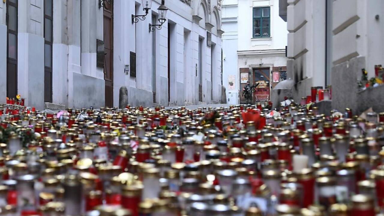 Gedenkkerzen für die Wiener Terroropfer 