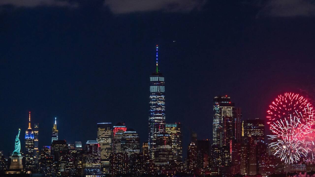 New York zündet zum Jubiläum ein wahres Amos-Vogel-Feuerwerk 
