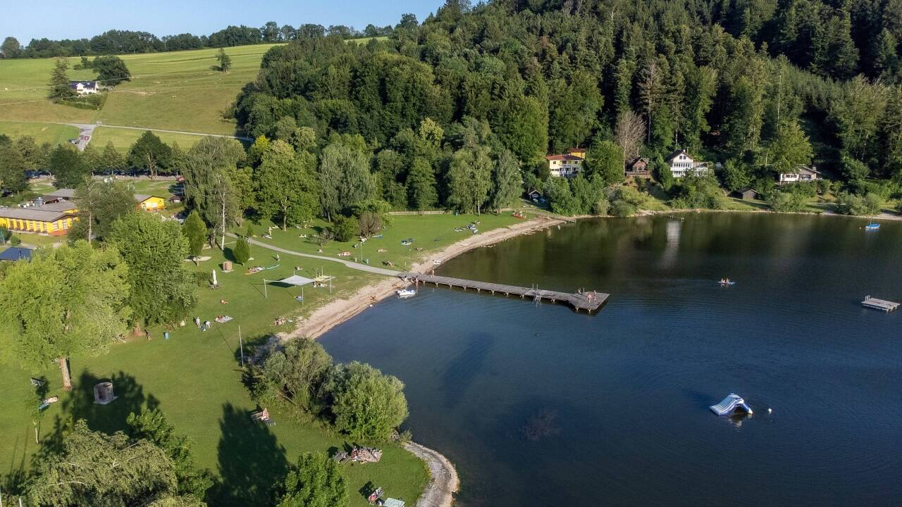 Die Planungen für ein Hotel in der Wallersee-Ostbucht gehen aber trotz des zweiten Standorts weiter, sagen die Projektentwickler.  