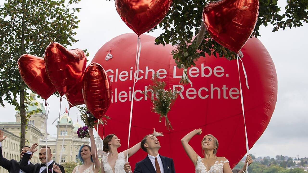 Schweizer stimmten in Volksabstimmung über Homo-Ehe ab 