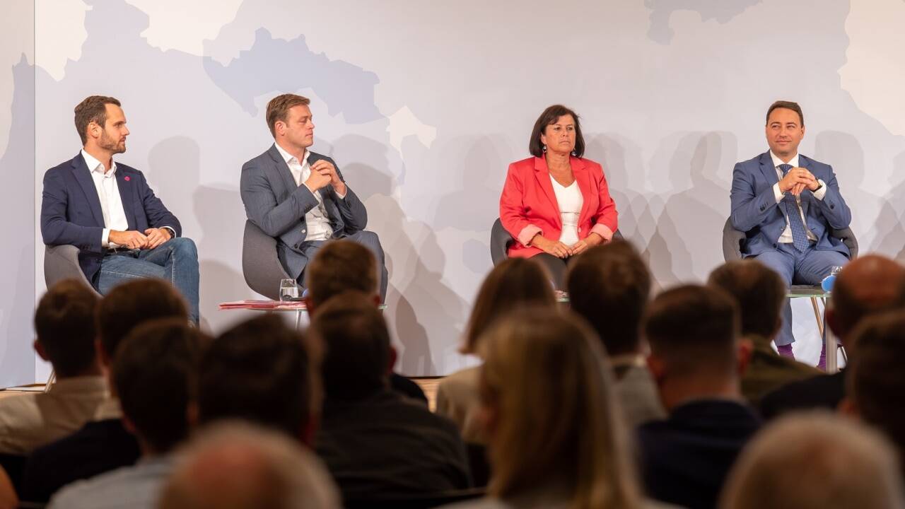 Die Spitzenkandidaten Felix Eypeltauer (Neos), Stefan Kaineder (Grüne), Birgit Gerstorfer (SPÖ) und Manfred Haimbuchner (FPÖ).  