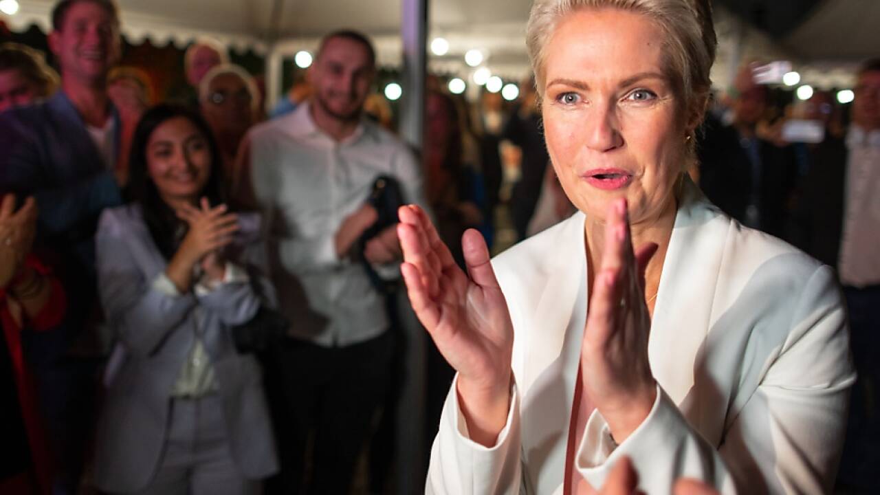 Ministerpräsidentin Schwesig freut sich über ihren Wahlsieg  Ministerpräsidentin Schwesig freut sich über ihren Wahlsieg