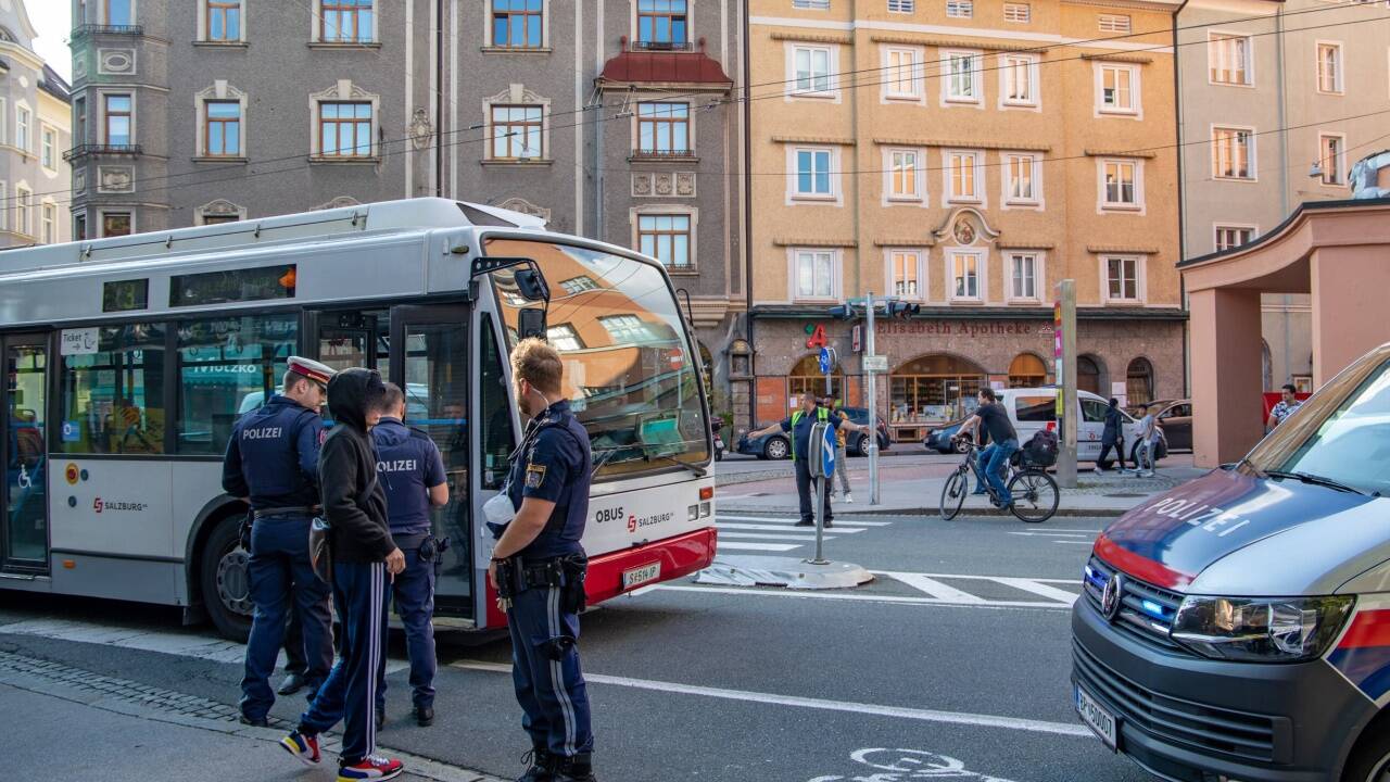 E-Scooter gegen Obus - die Unfallstelle in der Rainerstraße.  E-Scooter gegen Obus - die Unfallstelle in der Rainerstraße.