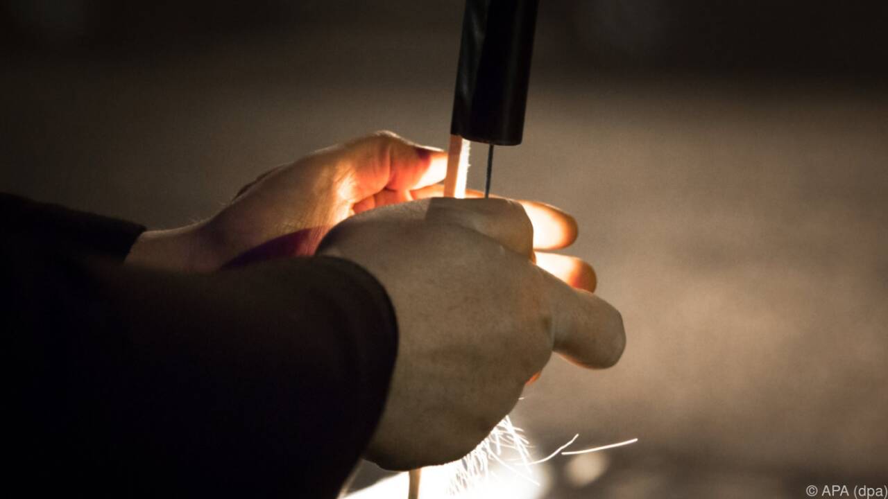 Die Feuerwehr rät zu großem Sicherheitsabstand.   Die Feuerwehr rät zu großem Sicherheitsabstand.